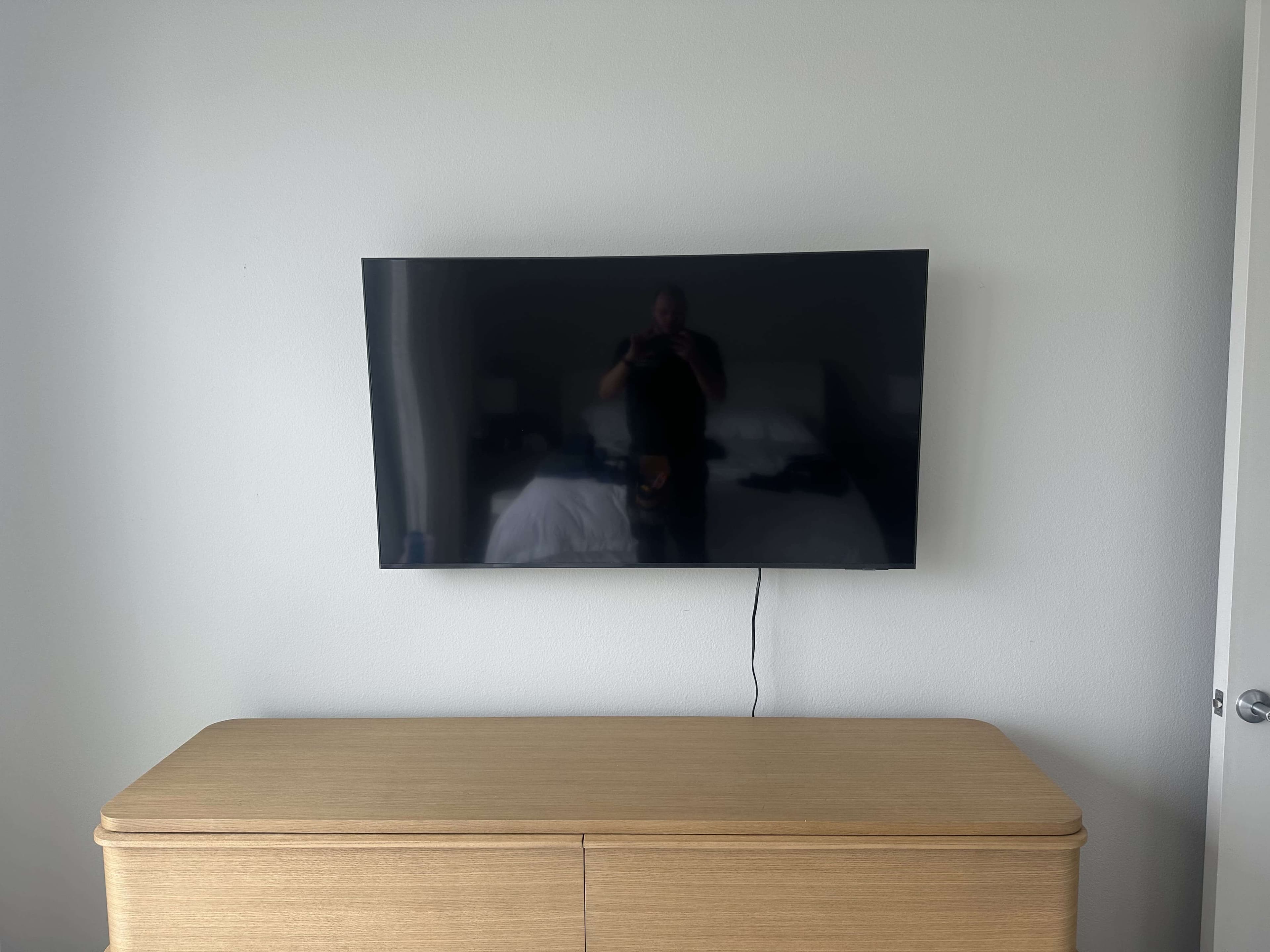 Wall-mounted TV with a clean entertainment setup